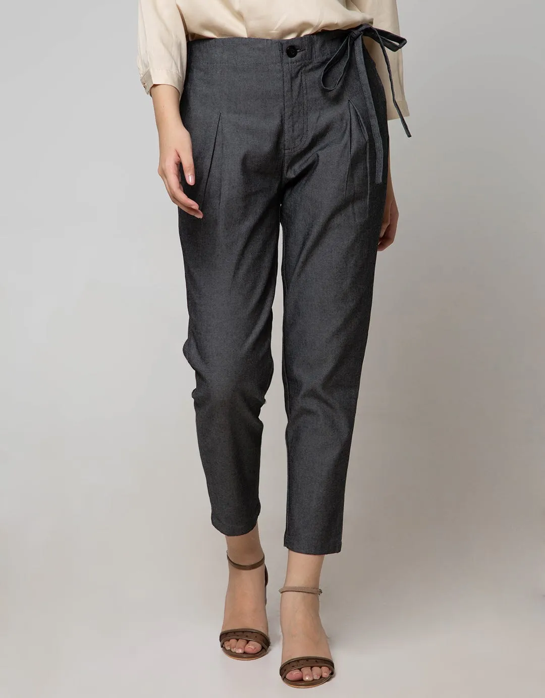Details Capri Pants Tapppered With Tie Knot On Side