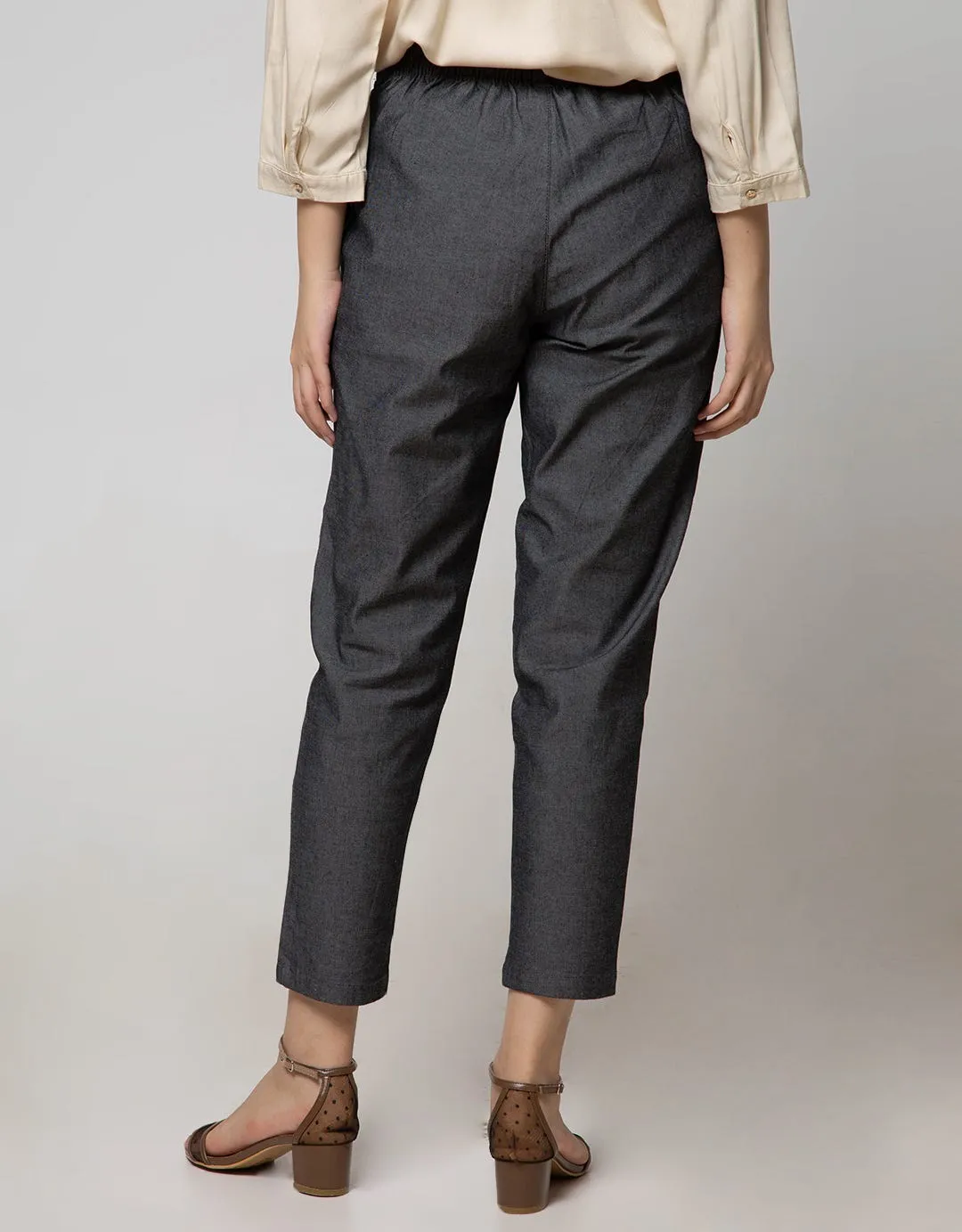 Details Capri Pants Tapppered With Tie Knot On Side