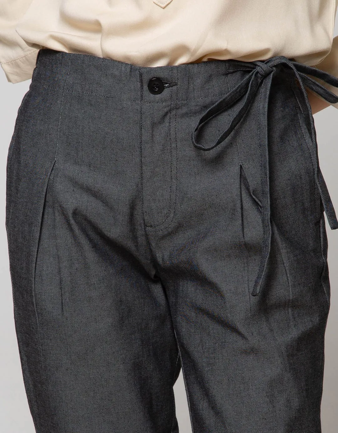 Details Capri Pants Tapppered With Tie Knot On Side