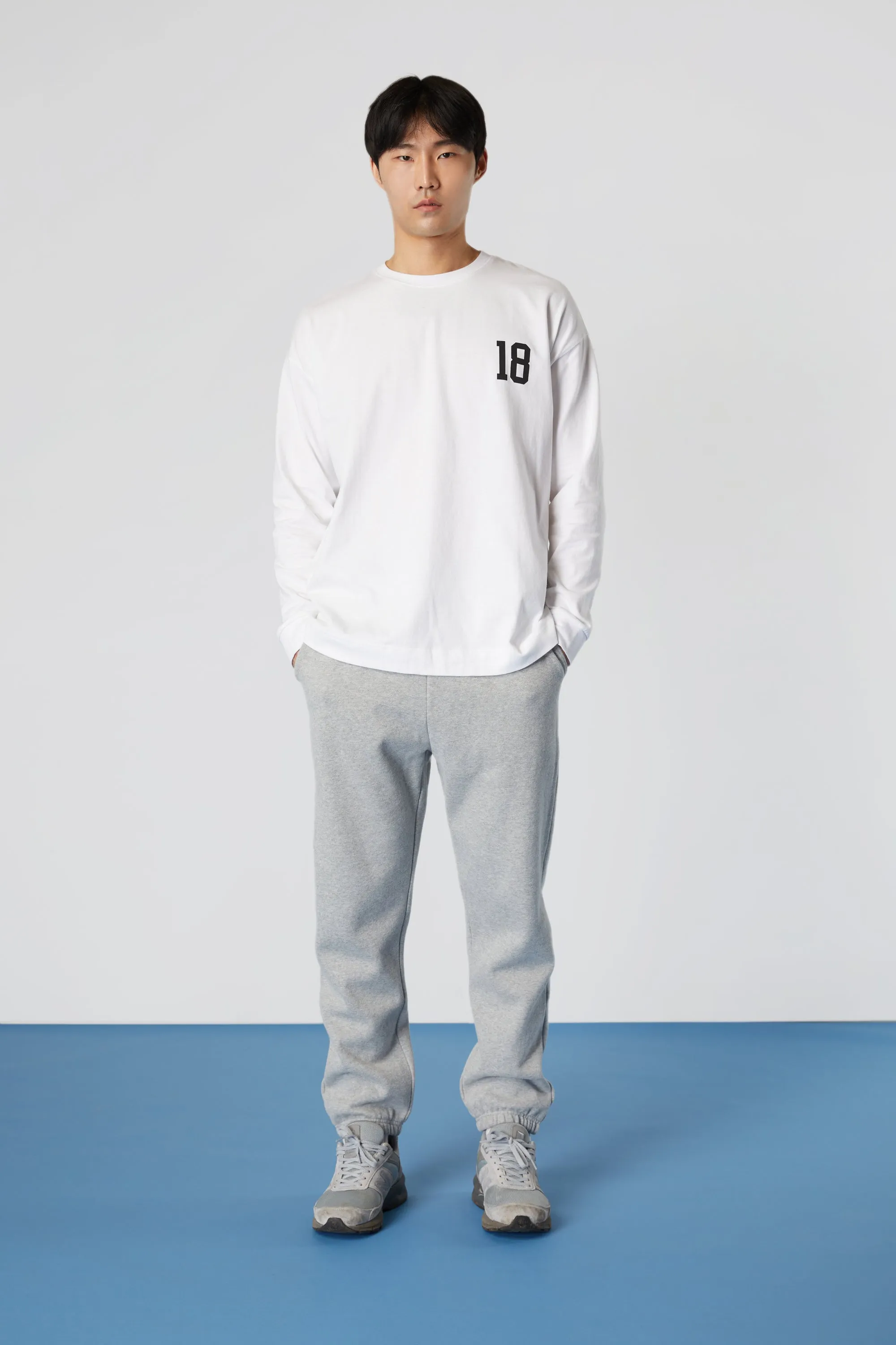 GRAPHIC LONG SLEEVE TOP