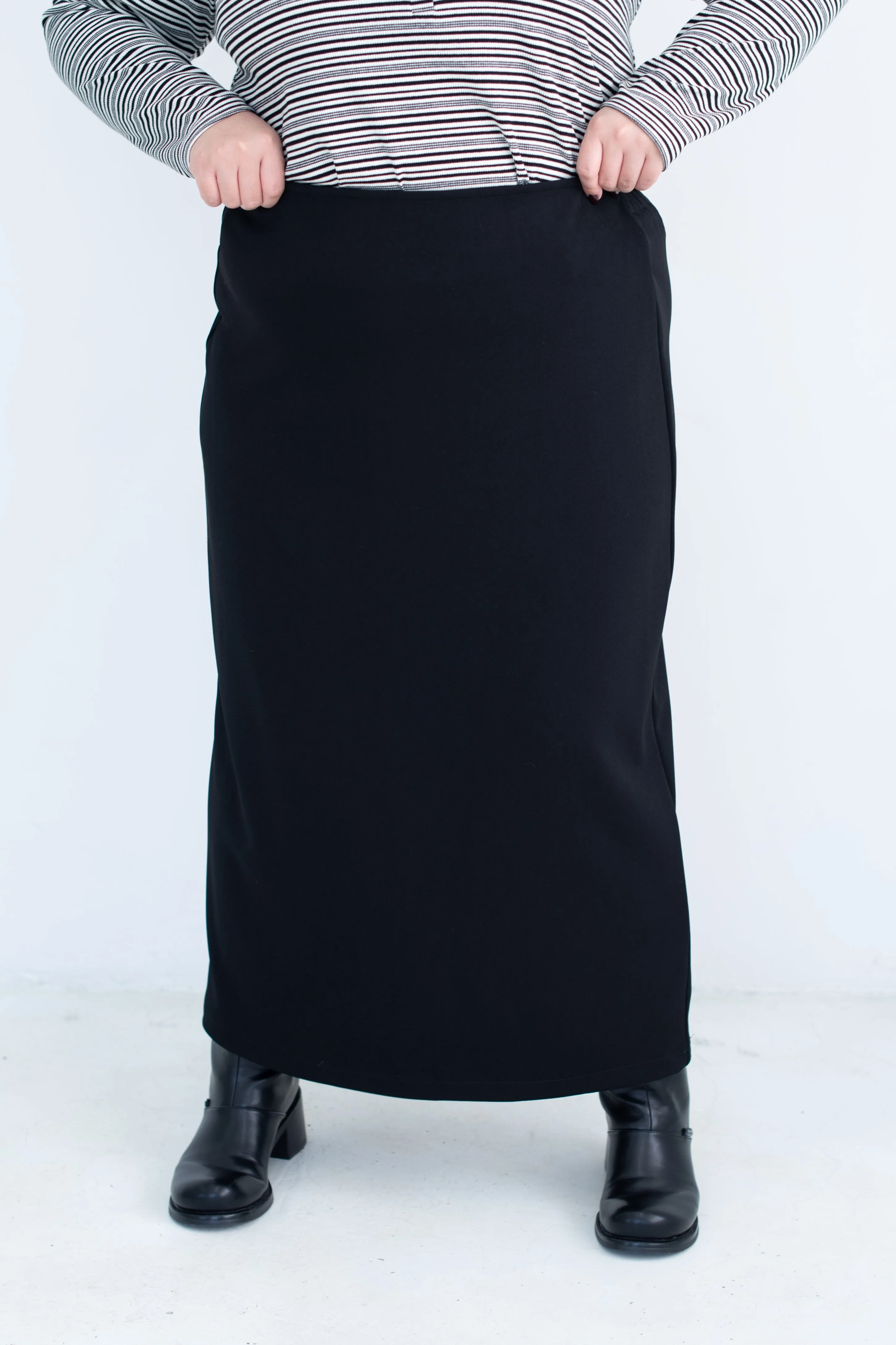 Maxi Pencil Skirt In Black