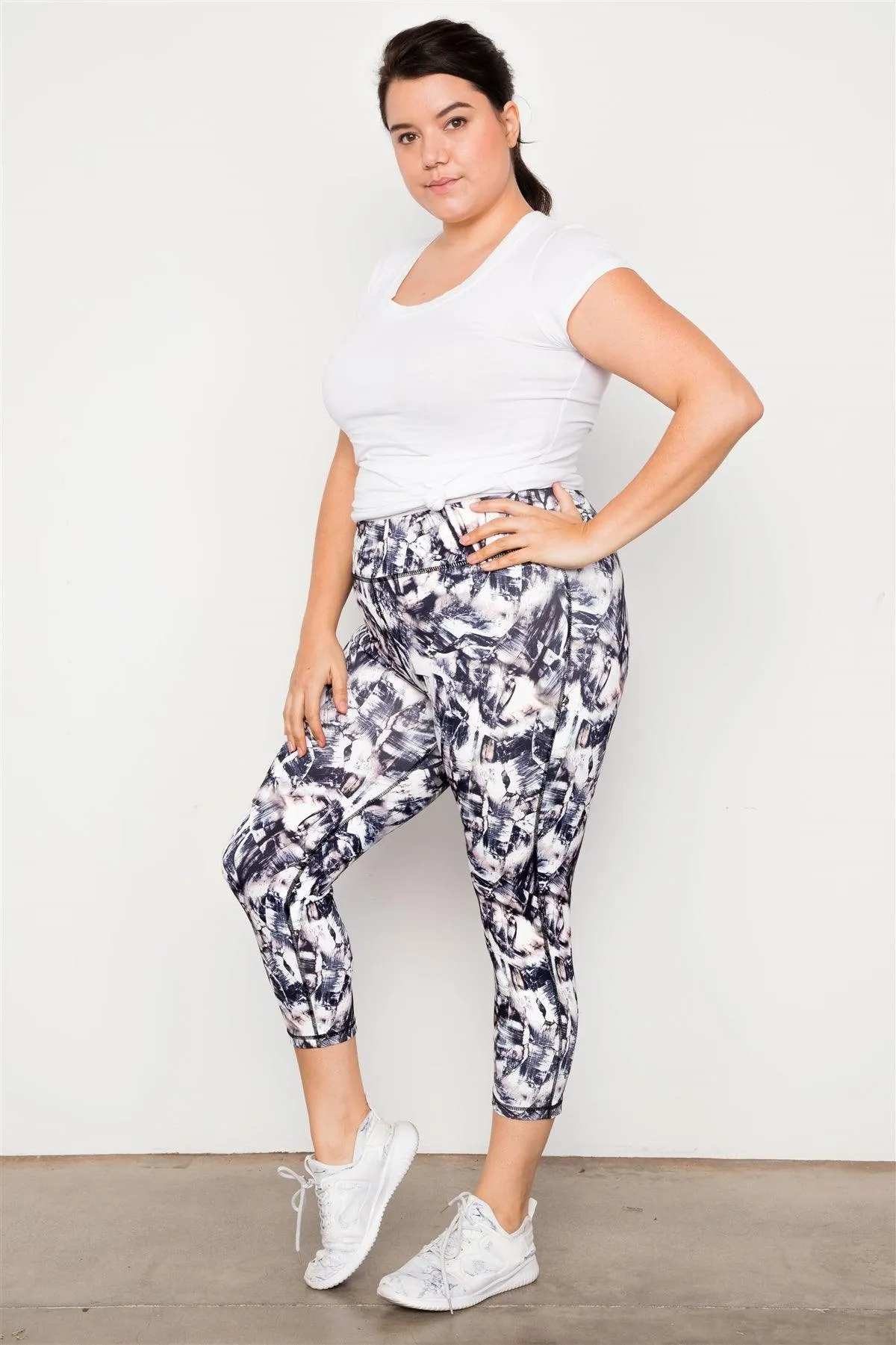 Plus Size Athletic Mid Rise Abstract Print Leggings