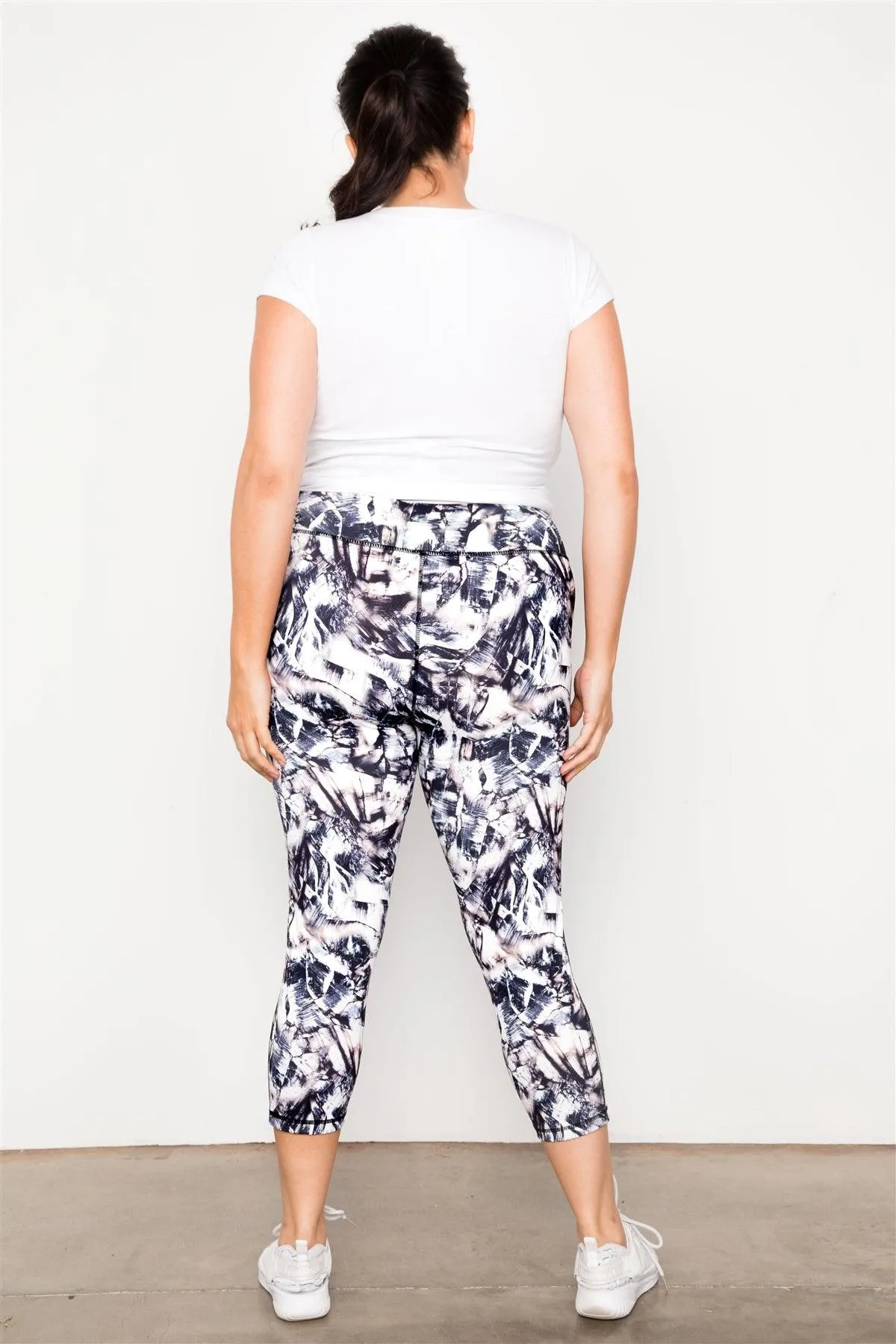 Plus Size Athletic Mid Rise Abstract Print Leggings