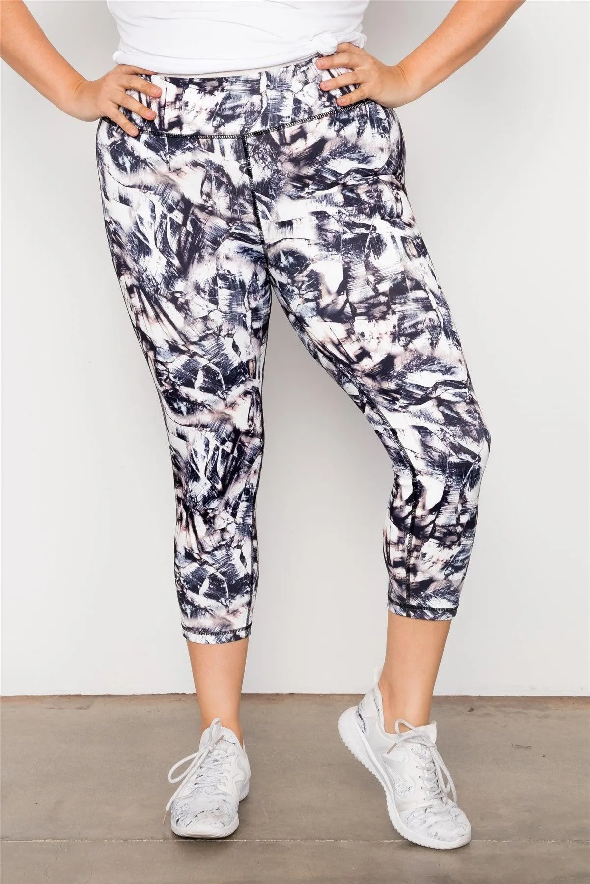 Plus Size Athletic Mid Rise Abstract Print Leggings